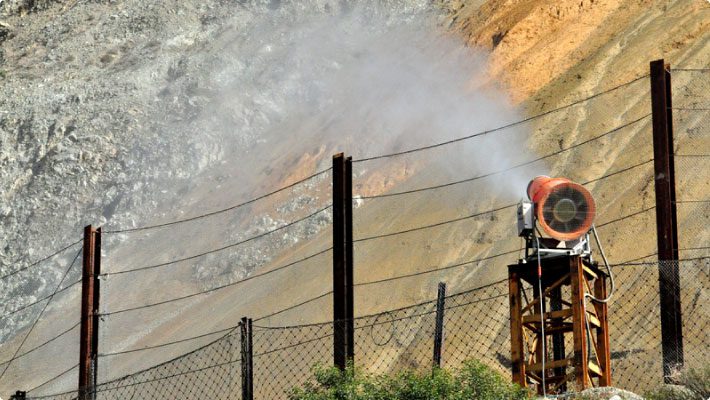 How to prevent dust with misting cannons